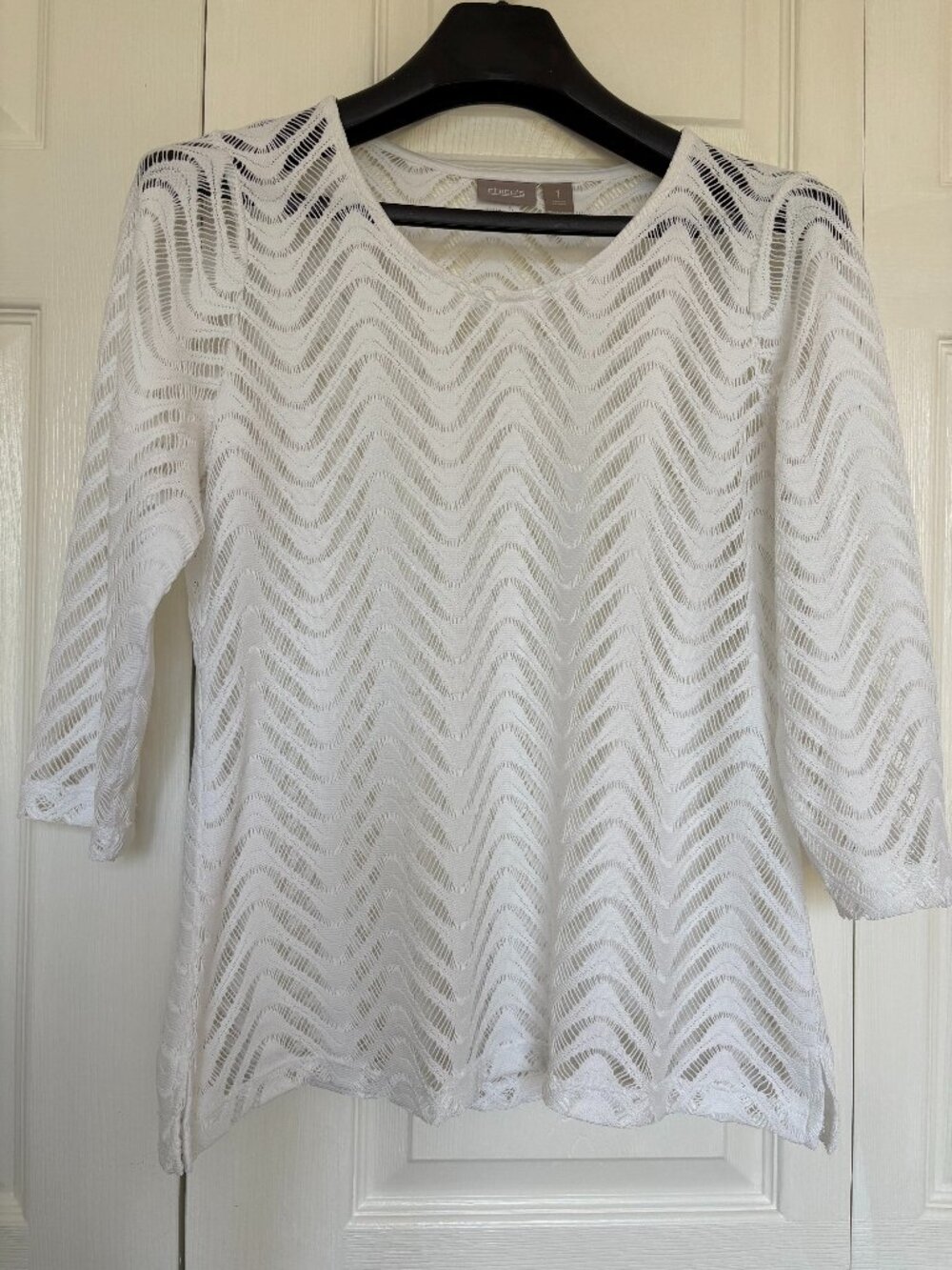 Chico's White Textured Chevron Semi-Sheer 3/4 Sleeve Top - Size 1 (M)